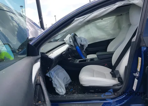 2022 Tesla Model 3 Long Range Dual Motor All-Wheel Drive z USA, uszkodzony, nr VIN 5YJ3E1EBXNF168686